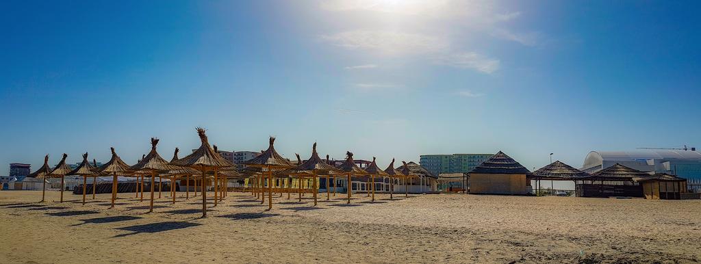 Summerland Beach Privilege * Mamaia